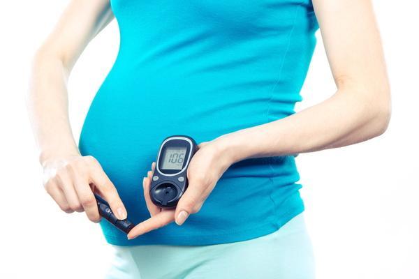 妊娠糖尿病か測定する妊婦